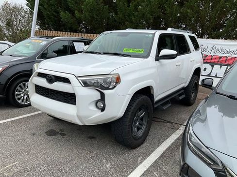 Used 2017 Toyota 4Runner SR5 RWD image 3