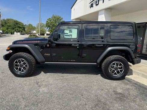 Used 2025 Jeep Wrangler Unlimited Rubicon w/ Convenience Group AWD/4WD image 43