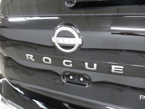 New 2026 Nissan Rogue Platinum AWD/4WD image 9