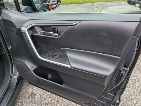 Used 2021 Toyota RAV4 XLE w/ Carpet Mat Package (TMS) image 31