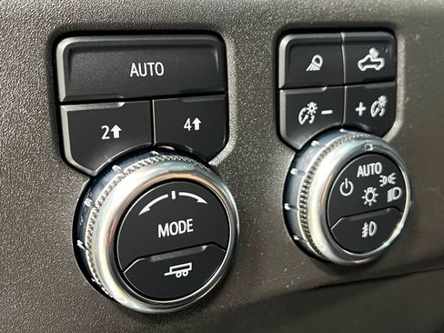 Used 2022 GMC Sierra 1500 SLT w/ SLT Premium Plus Package AWD/4WD image 32