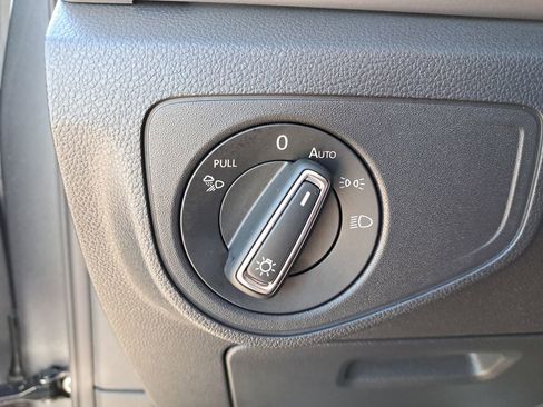 Used 2020 Volkswagen Atlas Cross Sport SEL Premium R-Line image 31