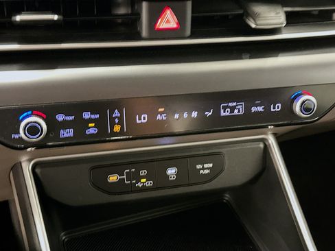 Used 2026 Kia Carnival FWD image 24