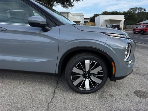 New 2026 Mitsubishi Outlander SE image 12