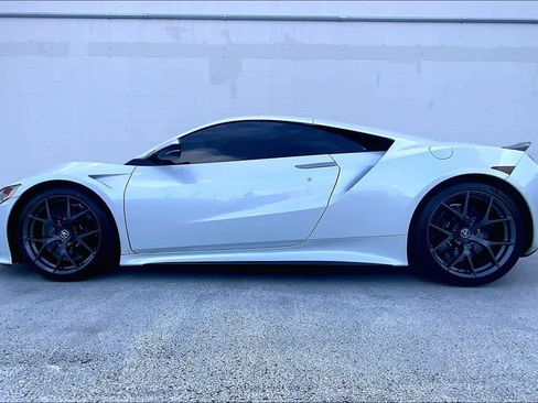 Used 2017 Acura NSX AWD/4WD image 3