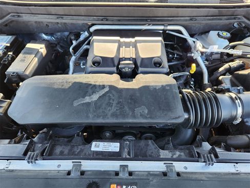 Used 2024 Chevrolet Colorado ZR2 w/ Safety Package image 30