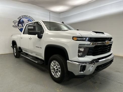 Used 2025 Chevrolet Silverado 2500 LT w/ Convenience Package AWD/4WD image 13