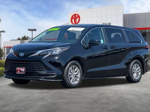 Certified 2024 Toyota Sienna LE AWD/4WD image 10