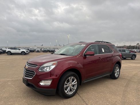 Used 2017 Chevrolet Equinox LT image 8