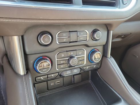 Used 2021 Chevrolet Tahoe LT w/ LT Signature Package RWD image 19