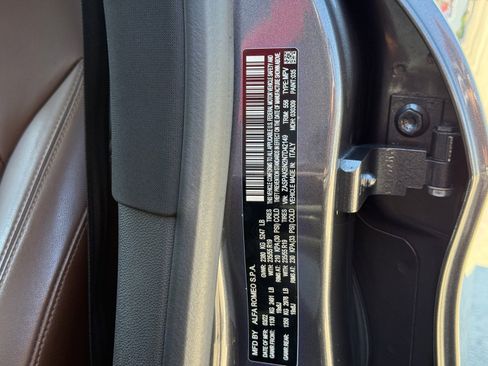 Used 2022 Alfa Romeo Stelvio Ti image 27