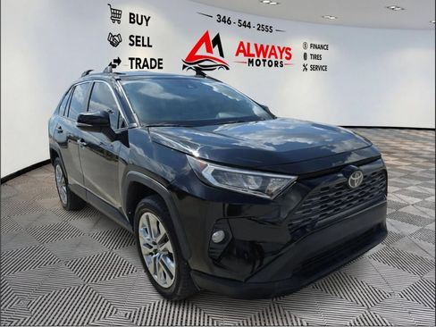 Used 2021 Toyota RAV4 XLE Premium FWD image 10