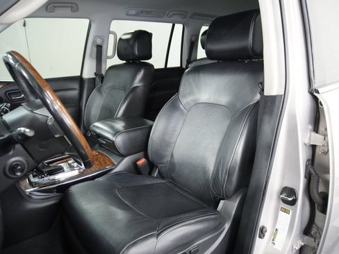 Used 2018 INFINITI QX80 4WD w/ Driver Assistance Package image 11