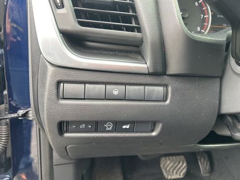 Used 2025 Nissan Rogue SV image 17