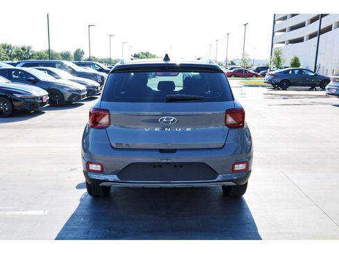 Certified 2022 Hyundai Venue Limited w/ Cargo Package FWD image 8