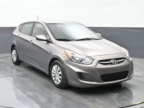 Used 2017 Hyundai Accent SE image 2