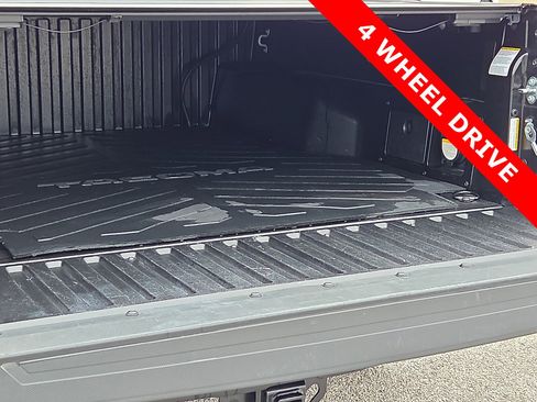 Used 2022 Toyota Tacoma Limited image 9