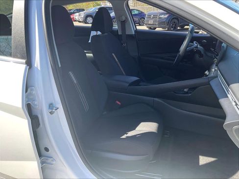 Used 2025 Hyundai Elantra SEL FWD image 11