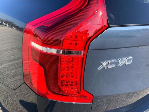 Used 2024 Volvo XC90 B5 Core image 28