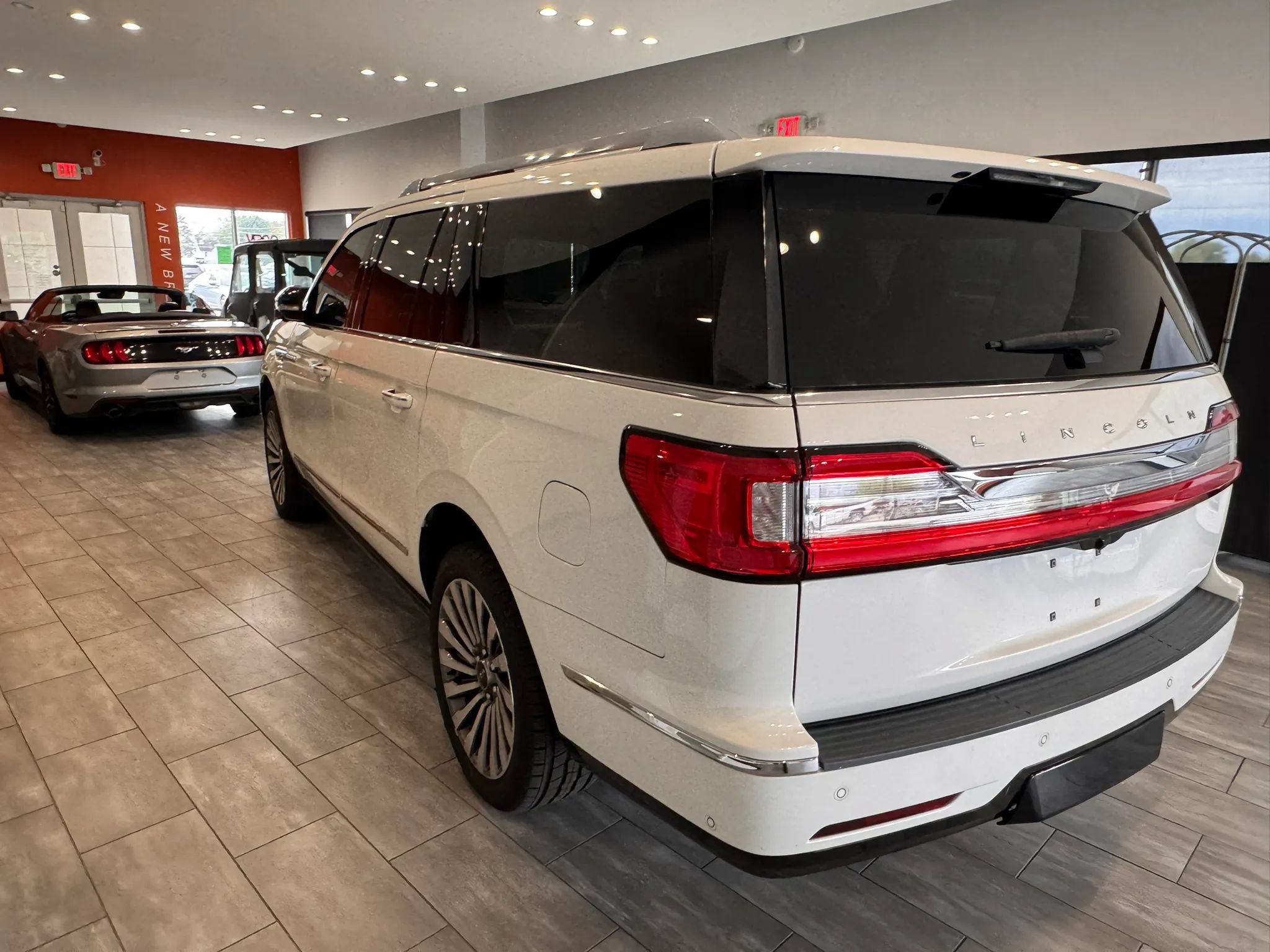Used 2020 Lincoln Navigator L Reserve w/ Luxury Package AWD/4WD image 11