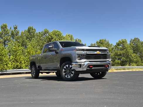Used 2024 Chevrolet Silverado 3500 LT w/ All Star Edition AWD/4WD image 2