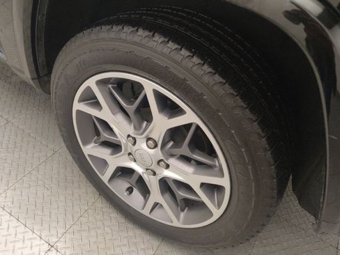 Used 2020 Jeep Grand Cherokee Overland image 31