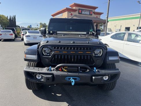 Used 2025 Jeep Wrangler Unlimited Sahara AWD/4WD image 3