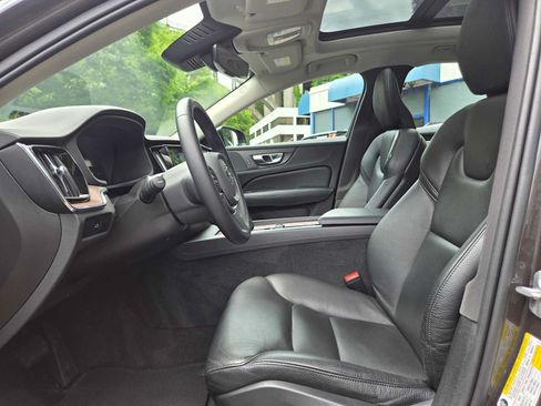Used 2024 Volvo S60 B5 Plus FWD image 20
