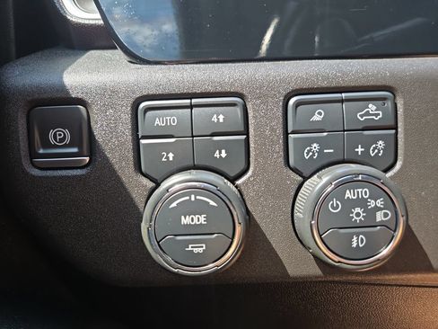 Used 2024 Chevrolet Silverado 1500 RST AWD/4WD image 18