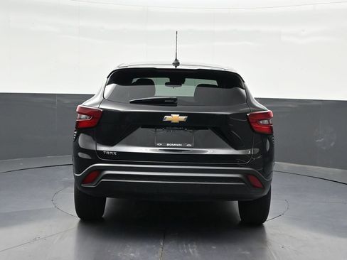 Used 2024 Chevrolet Trax LS FWD image 4