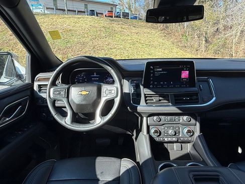 Used 2023 Chevrolet Suburban Premier image 10