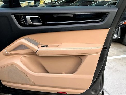 Used 2020 Porsche Cayenne image 22