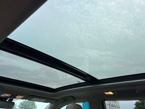 Used 2018 Toyota Highlander Limited Platinum FWD image 14