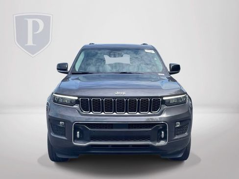 Certified 2022 Jeep Grand Cherokee Overland w/ Luxury Tech Group IV AWD/4WD image 3
