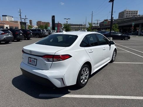 Used 2024 Toyota Corolla LE FWD image 4