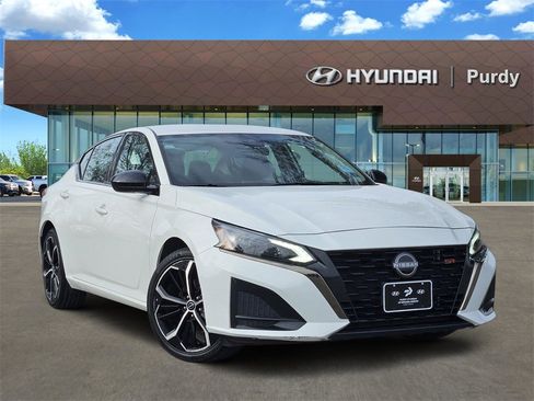 Used 2024 Nissan Altima 2.5 SR image 1