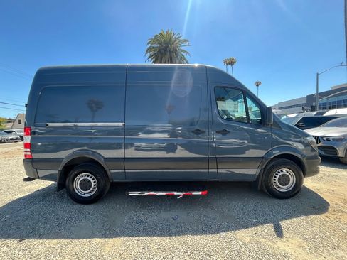 Used 2018 Mercedes-Benz Sprinter 2500 image 4