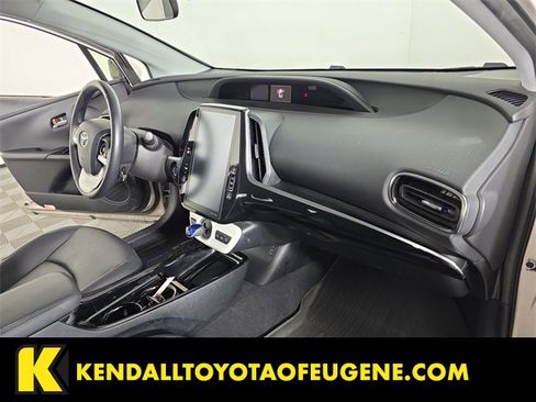Used 2018 Toyota Prius Prime Premium image 17
