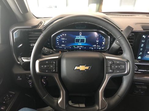 Used 2023 Chevrolet Silverado 1500 LT AWD/4WD image 14