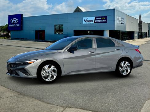 Certified 2025 Hyundai Elantra Sport image 2