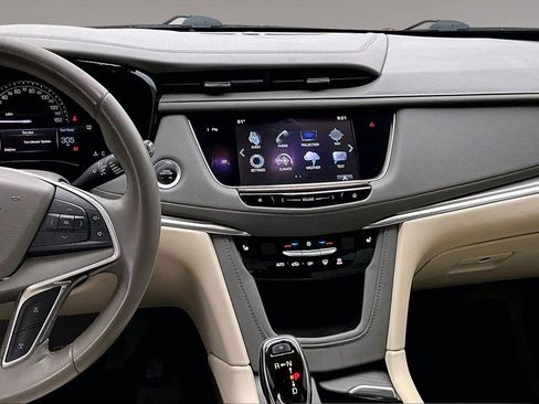 Used 2017 Cadillac XT5 Luxury image 6