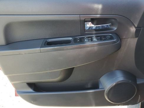 Used 2012 Jeep Liberty Sport AWD/4WD image 18