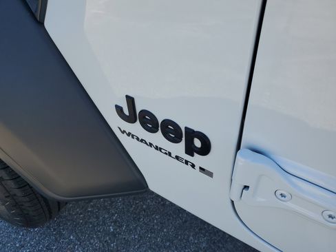 Used 2026 Jeep Wrangler Unlimited Sport AWD/4WD image 8