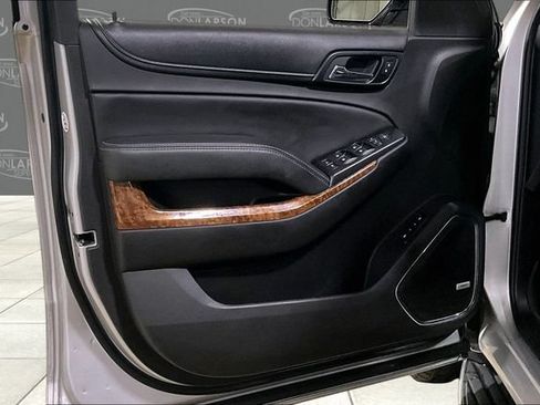 Used 2018 Chevrolet Suburban Premier AWD/4WD image 11