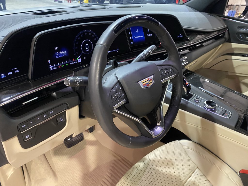 Used 2023 Cadillac Escalade ESV Premium Luxury AWD/4WD image 3