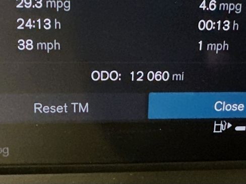 Used 2025 Volvo XC40 B5 Plus image 19