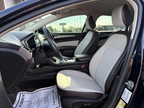 Used 2020 Ford Fusion SE w/ Equipment Group 151A FWD image 19