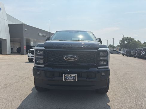 Used 2025 Ford F250 Lariat w/ Black Appearance Package AWD/4WD image 8
