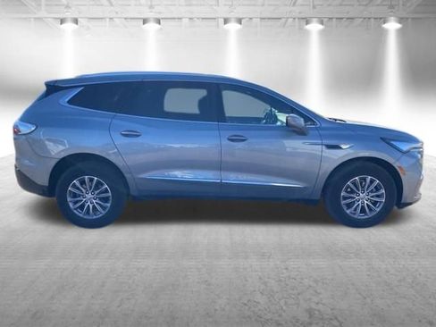 Used 2023 Buick Enclave Essence AWD/4WD image 5