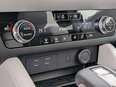 New 2026 Mitsubishi Outlander SE image 21